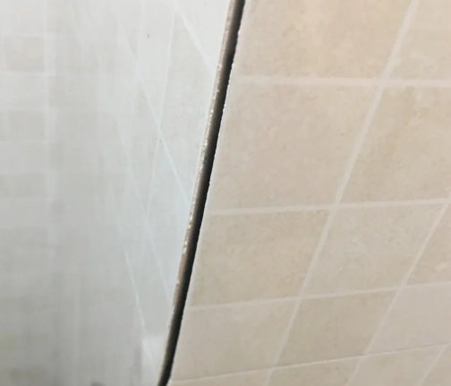 延平瓷砖空鼓维修公司分享阳台瓷砖脱落的修复过程可以分为以下几个步骤