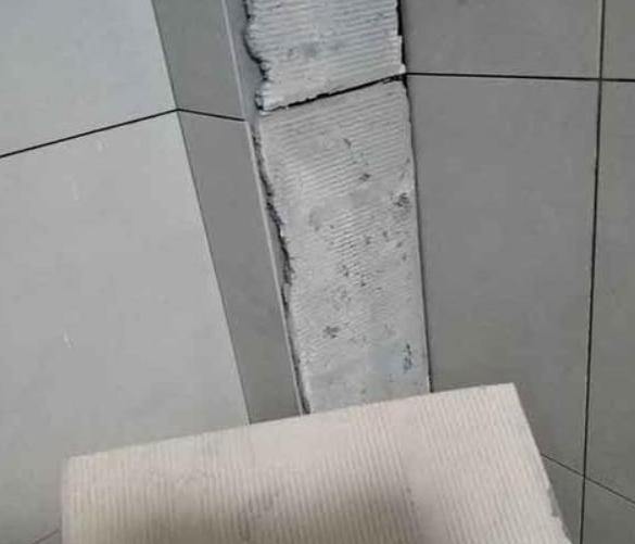 延平瓷砖空鼓维修公司分享下厨房瓷砖脱落的补救措施。